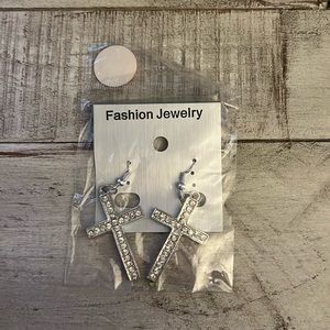 🫶🏽7/$10 - NEW! Cross Earrings

❗️ LAST ONE ❗️